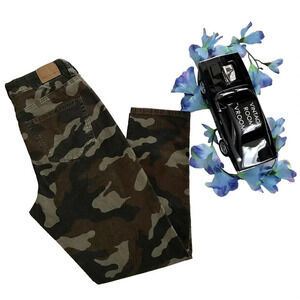 American Eagle NWOT Camouflage Corduroy Mom Jeans Women 4 Regular